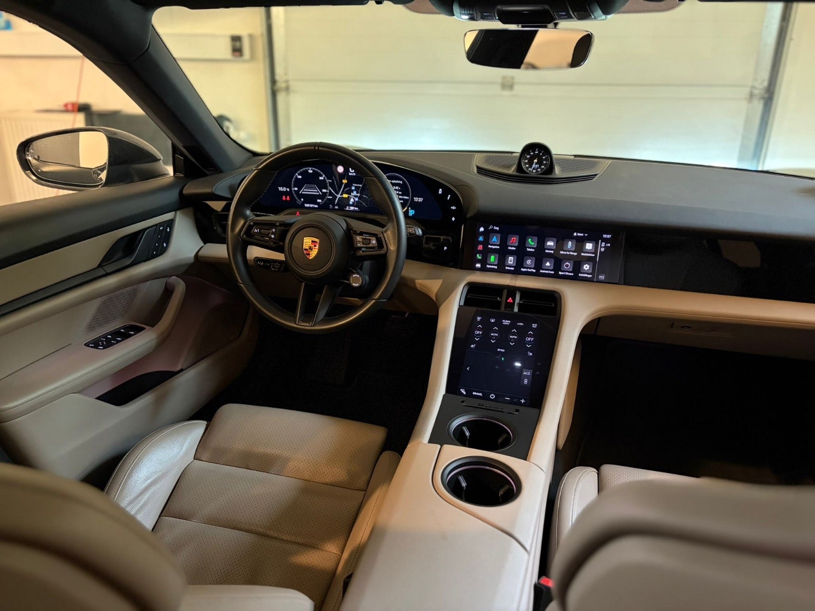 Porsche – Taycan 4