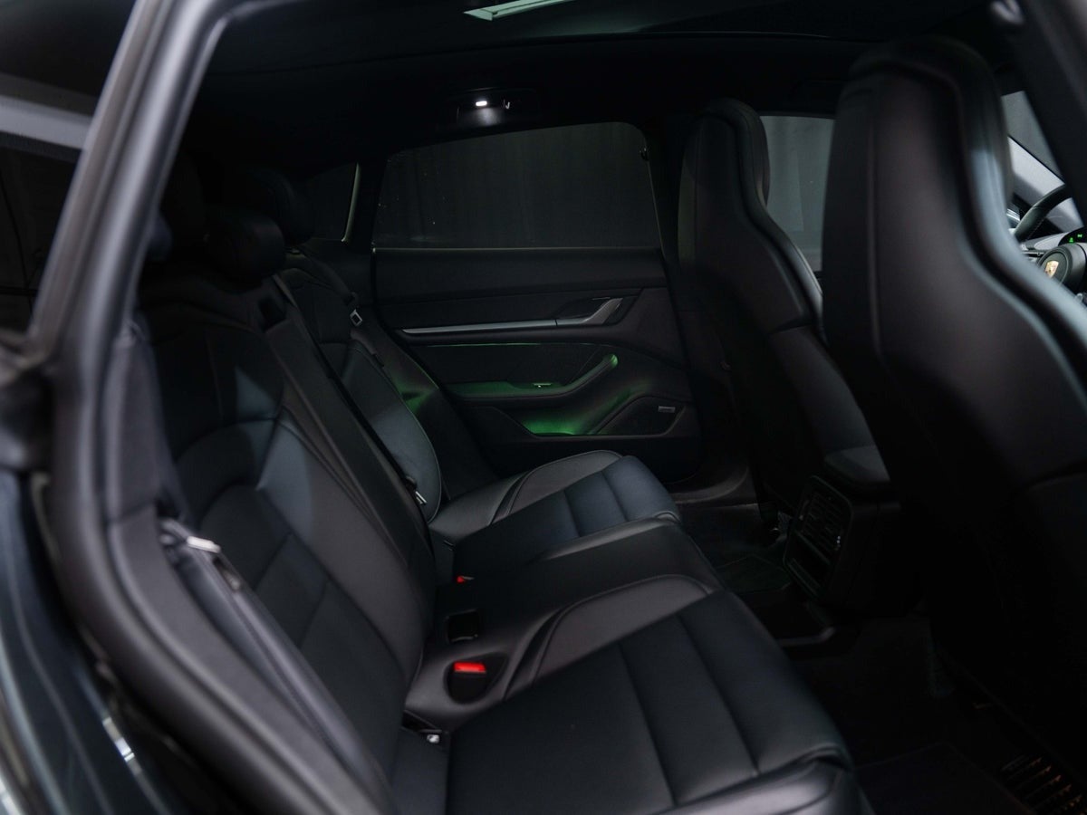 Gallery image 18 of 18