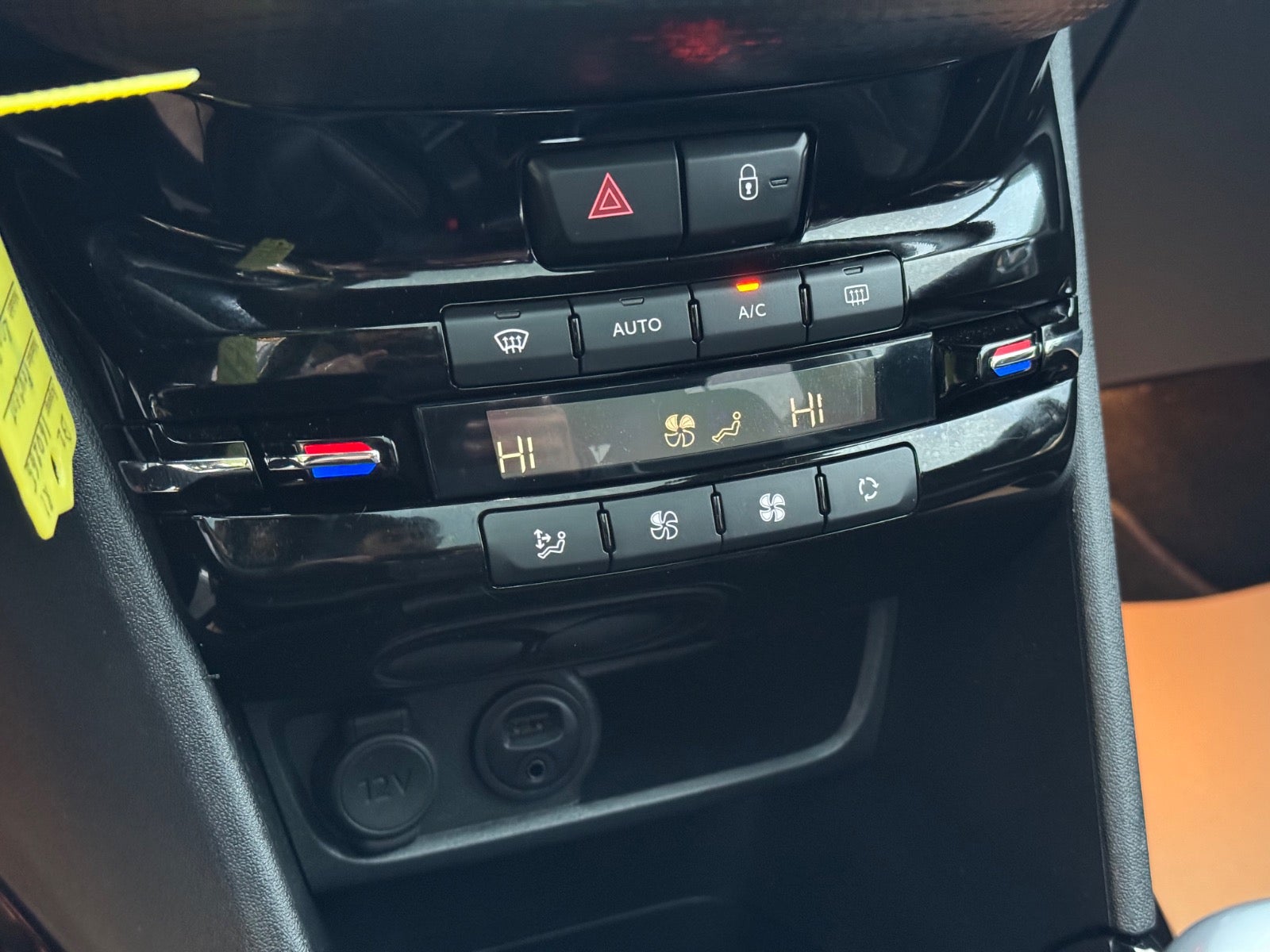 Billede af Peugeot 2008 1,5 BlueHDi 100 Allure Sky