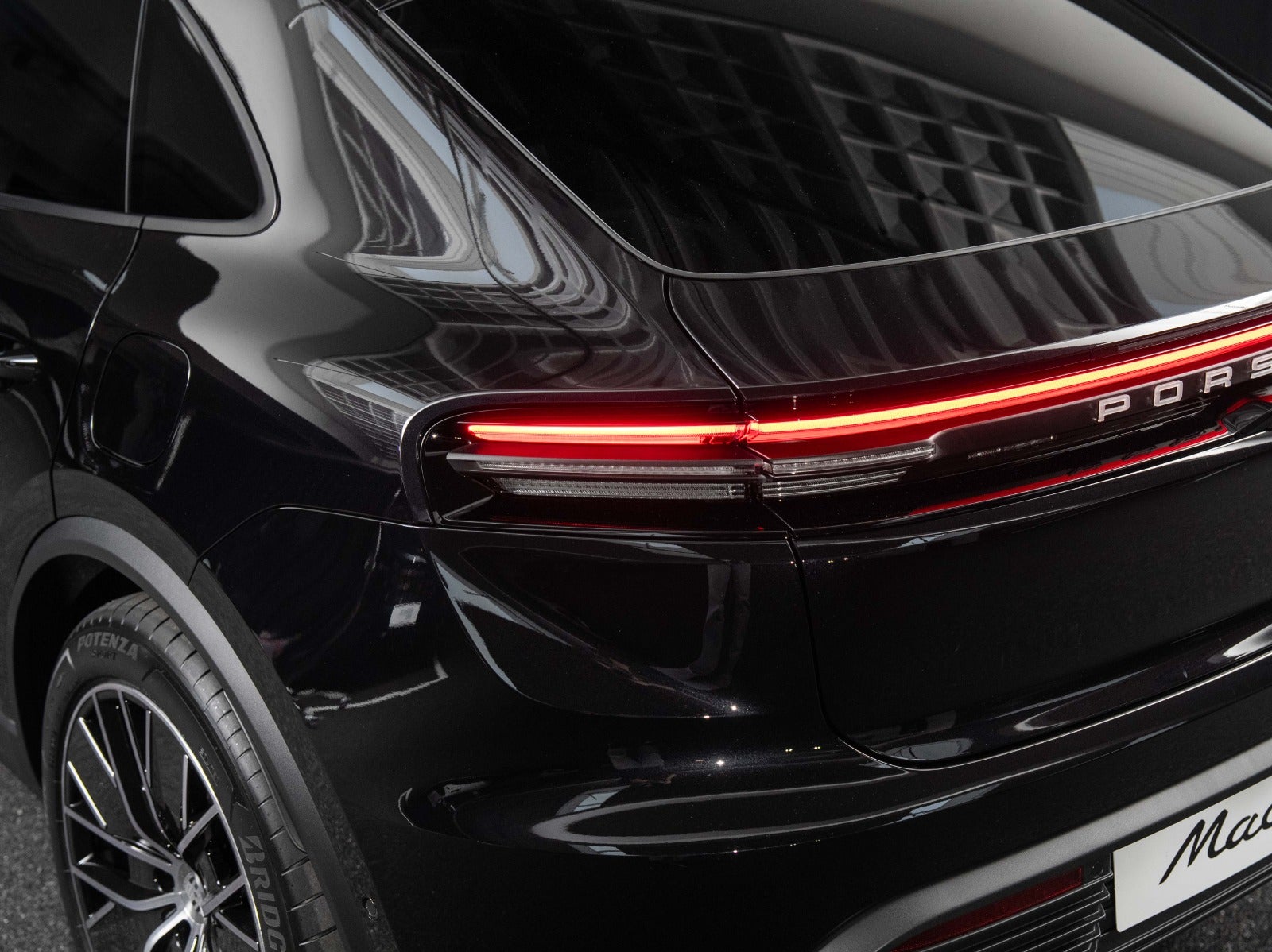 Gallery image 7 of 18