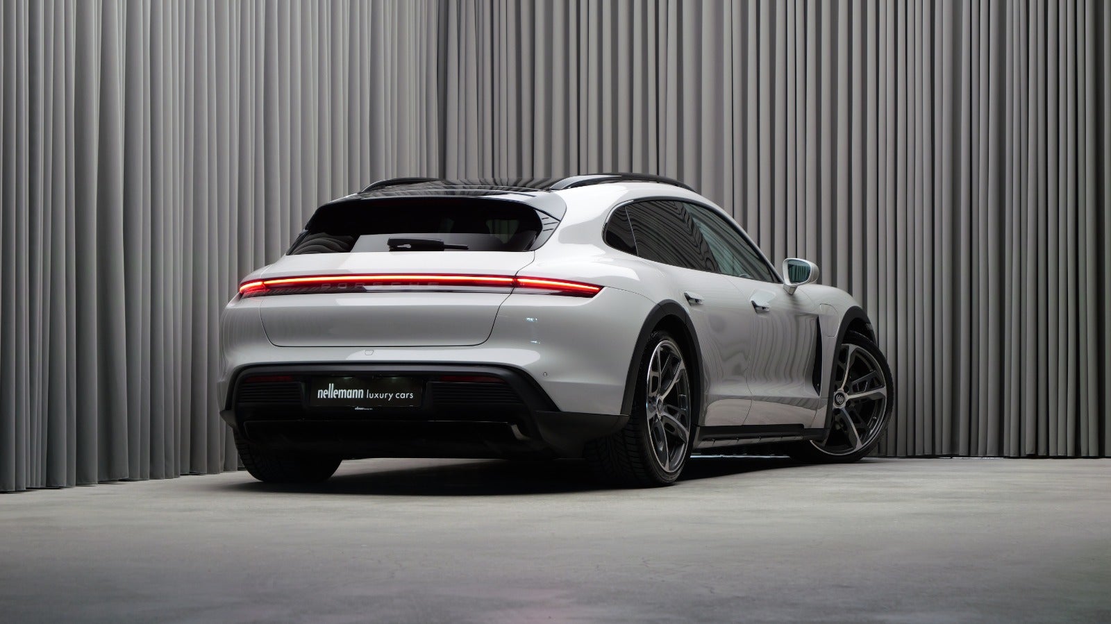 Porsche Taycan 4 Performance+ Cross Turismo