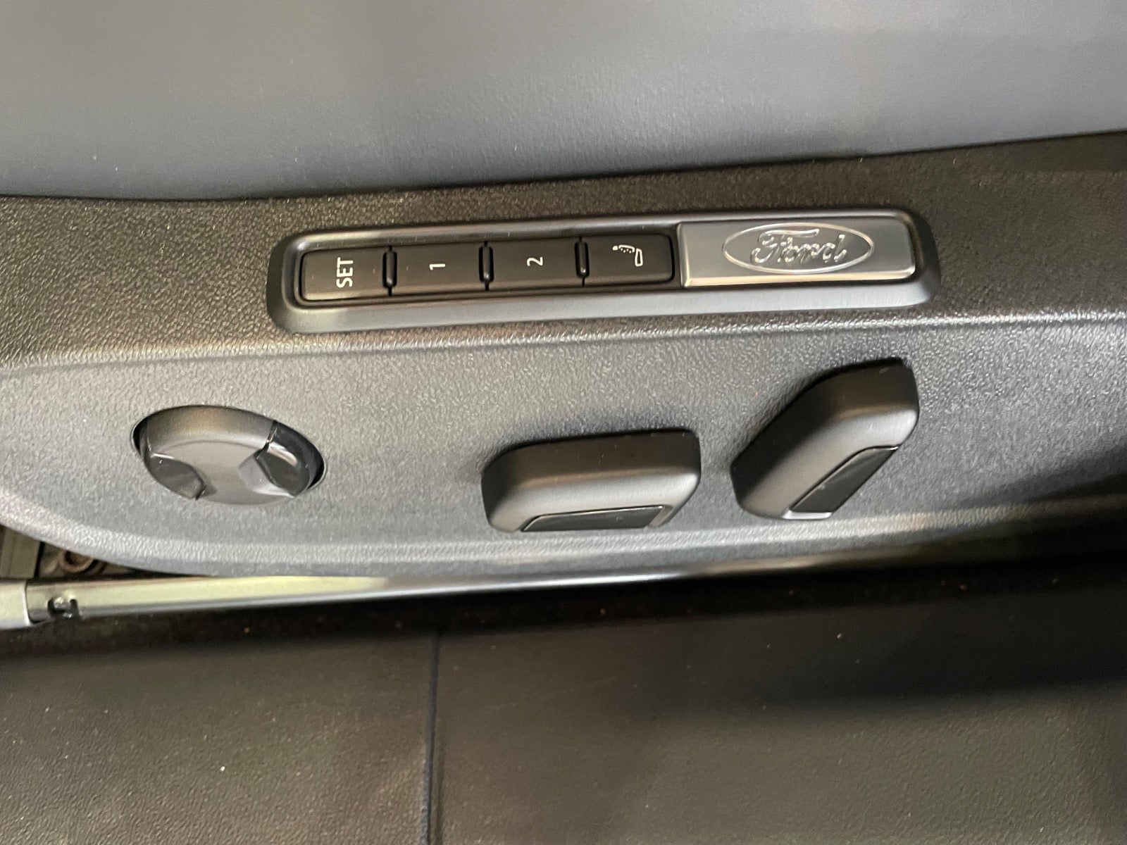 Ford Explorer Select Extended Range