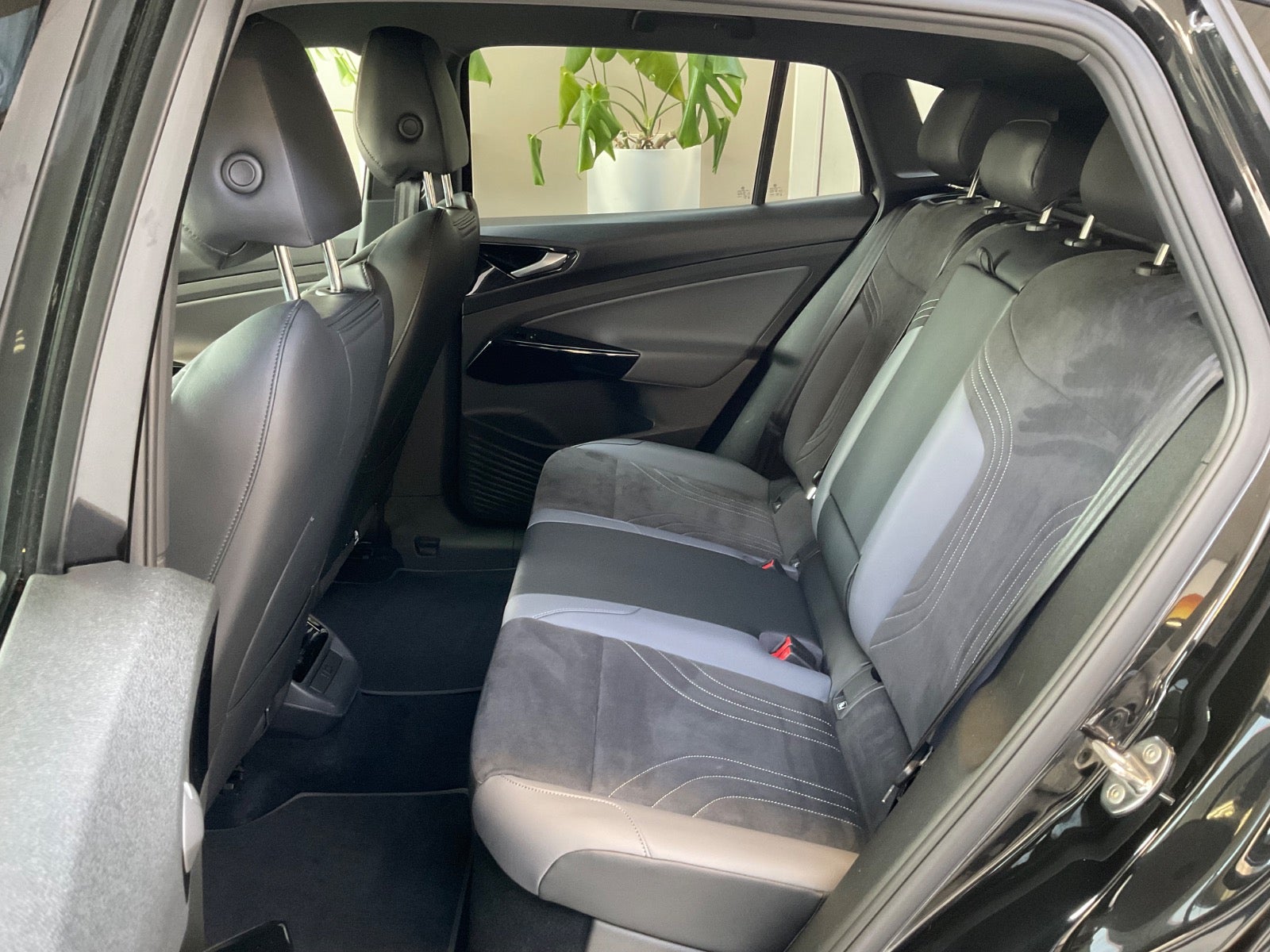 VW ID.4 77 Pro Performance 5d - 9
