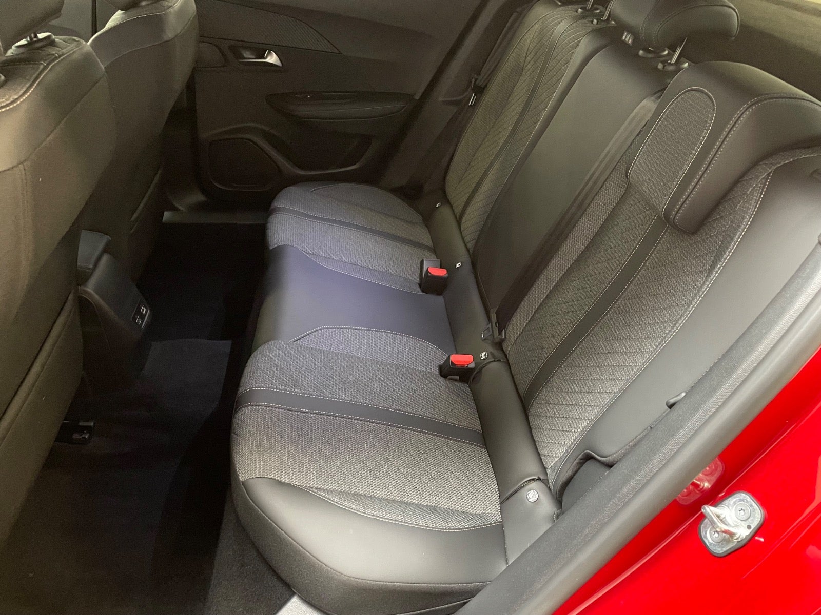 Billede af Peugeot e-2008 54 Allure