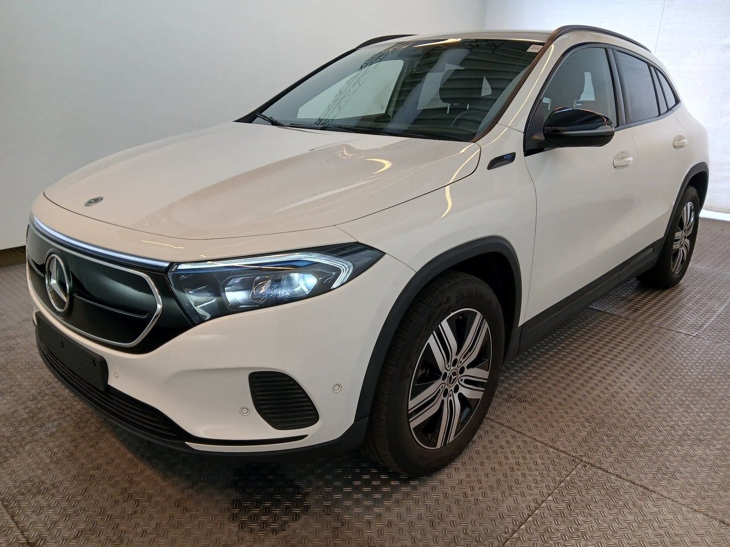 Mercedes EQA250 Electric Art