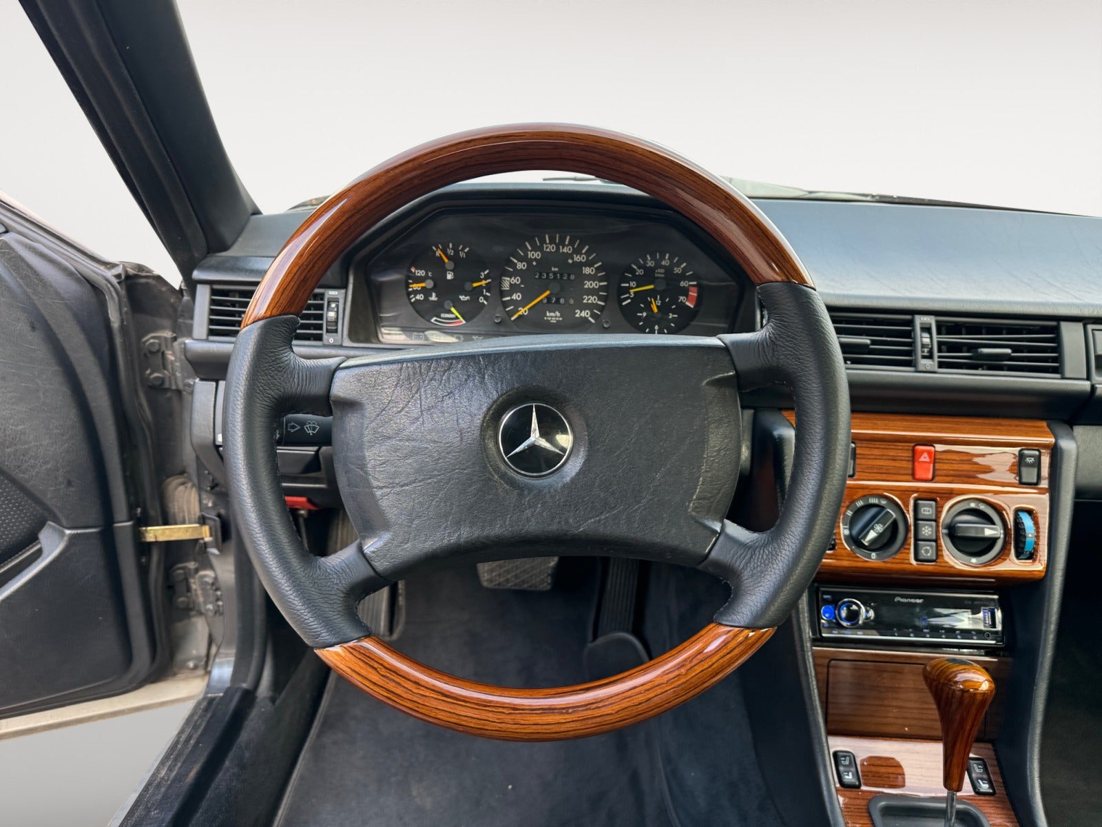 Mercedes 300 CE 1988