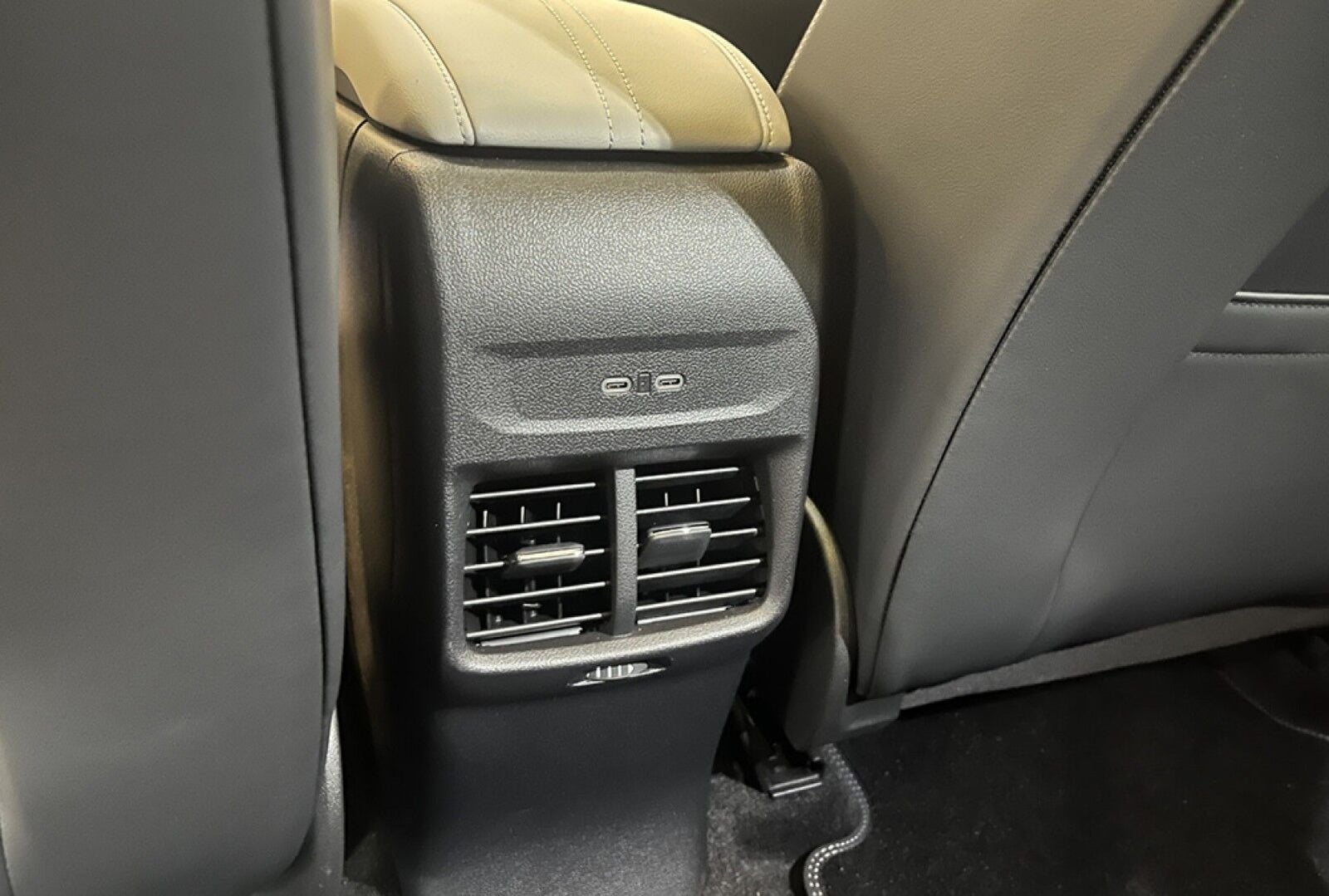 Ford Explorer Premium Extended Range