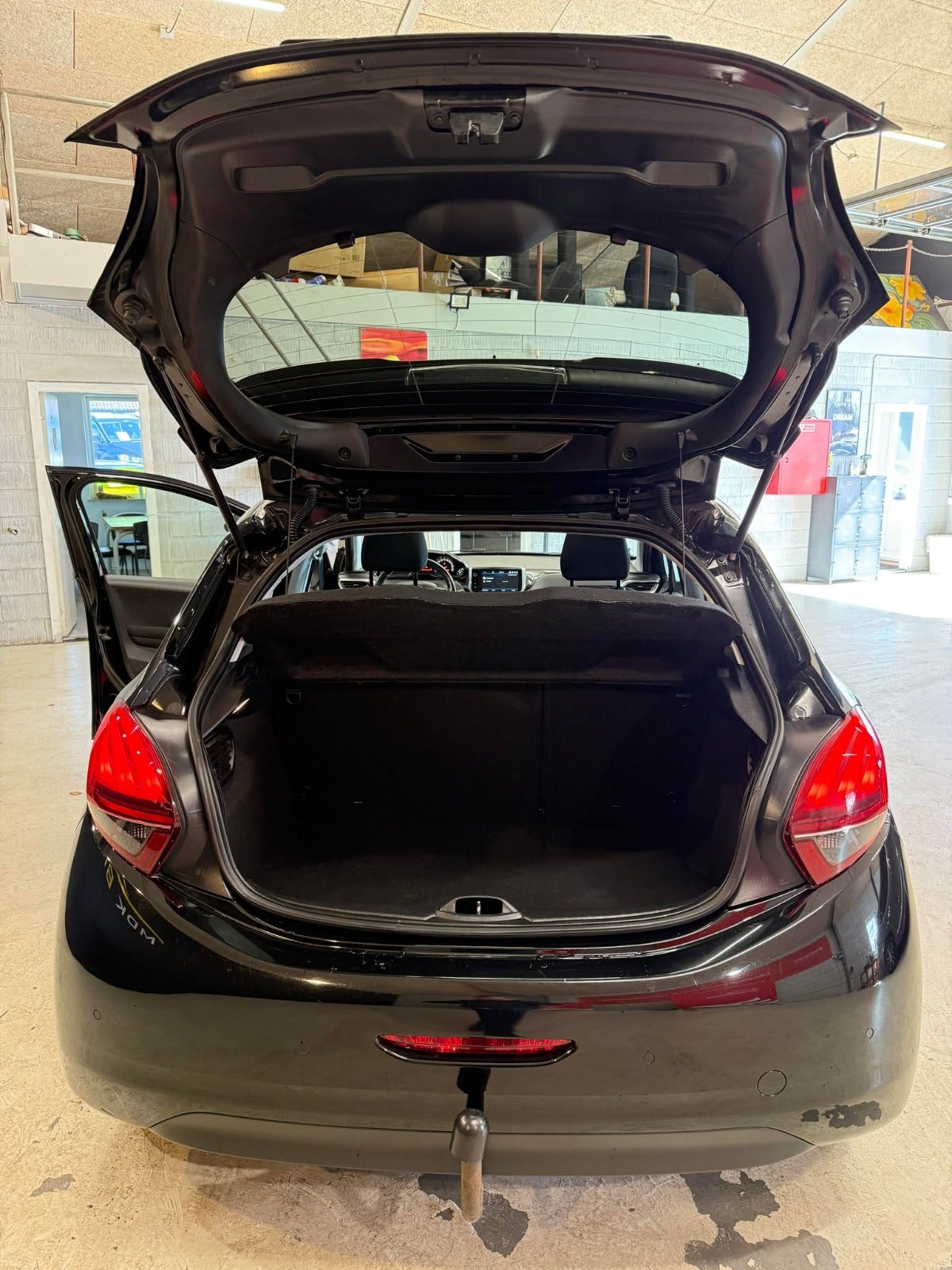 Billede af Peugeot 208 1,5 BlueHDi 100 Prestige Sky