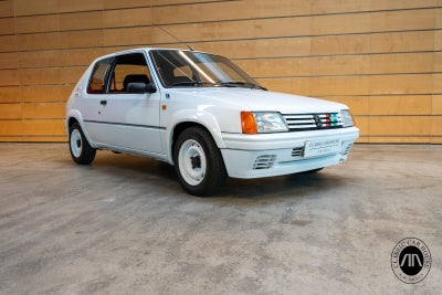 Peugeot 205 1,3 Rallye Benzin modelår 1989 km 151000 Hvid ABS airbag, English below
I 1988 fik Jean 