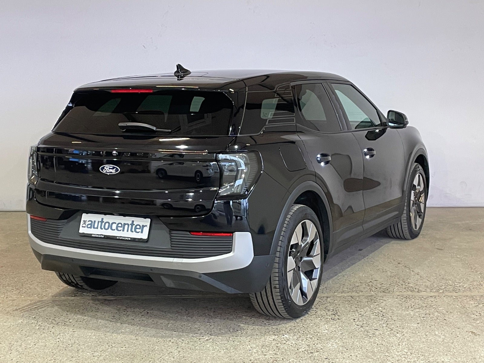 Ford Explorer Premium Extended Range AWD