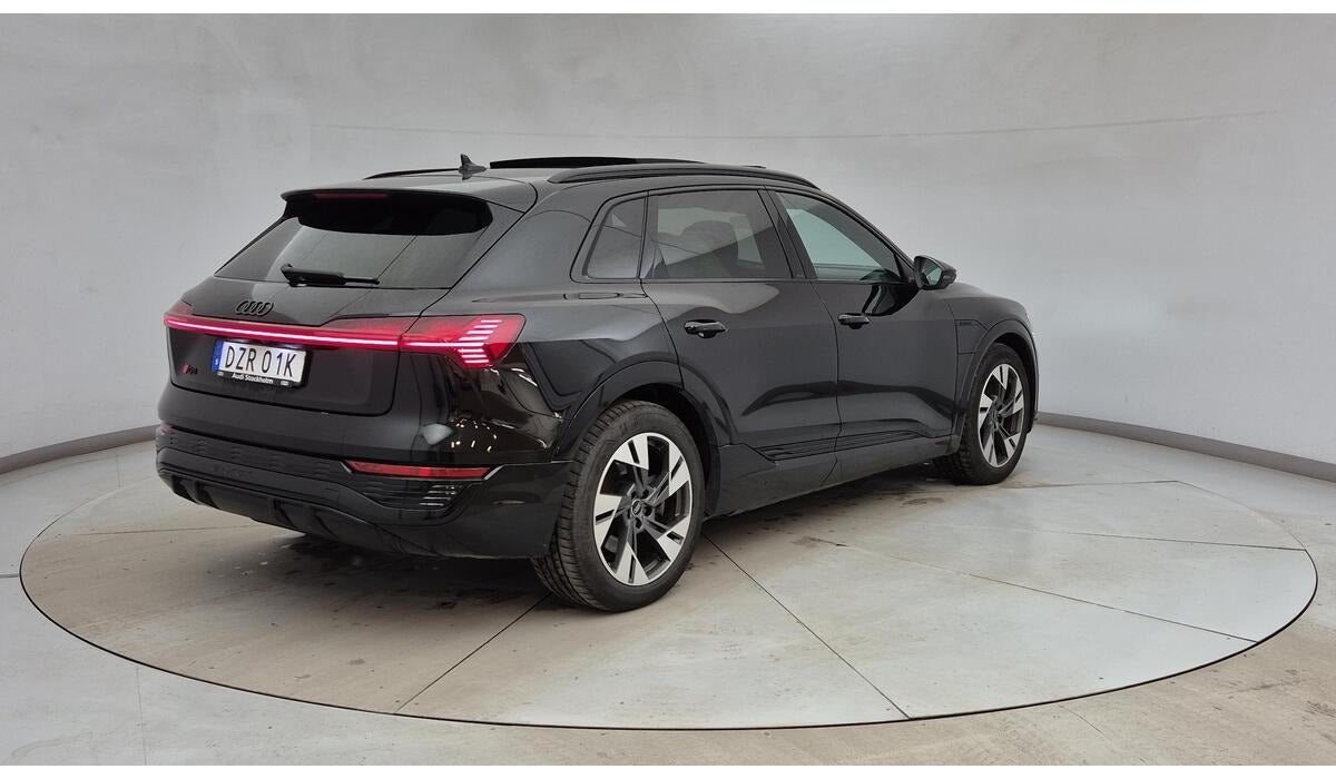 Billede af Audi Q8 e-tron 55 S-line Black Edition quattro