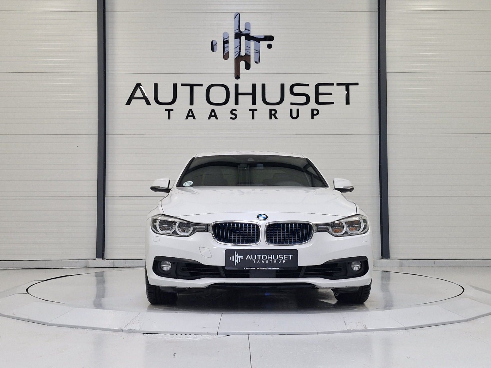 BMW 330e 2016