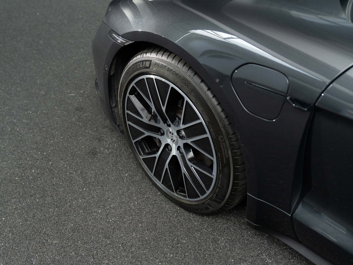 Gallery image 7 of 18