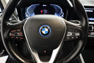 BMW 330e Touring Sport Line aut.