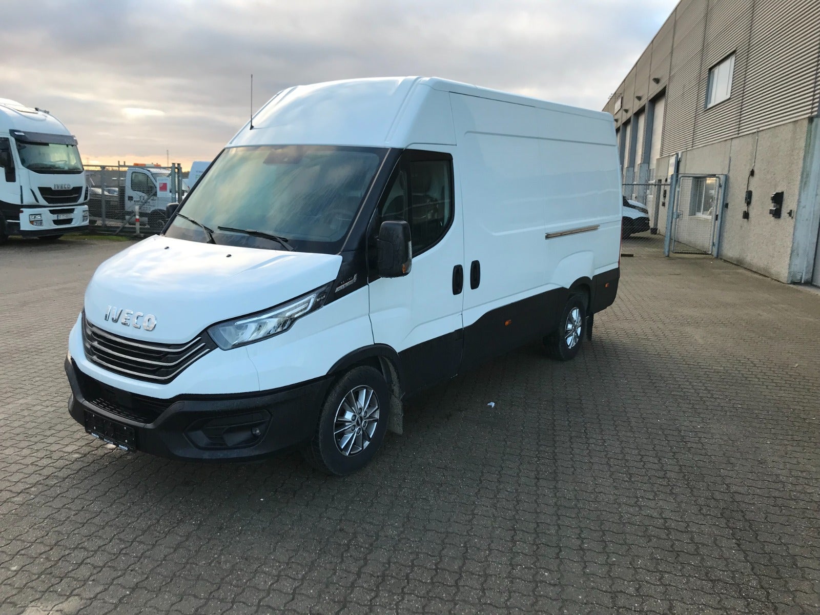 Billede af Iveco Daily 3,0 35S18 12m³ Van AG8