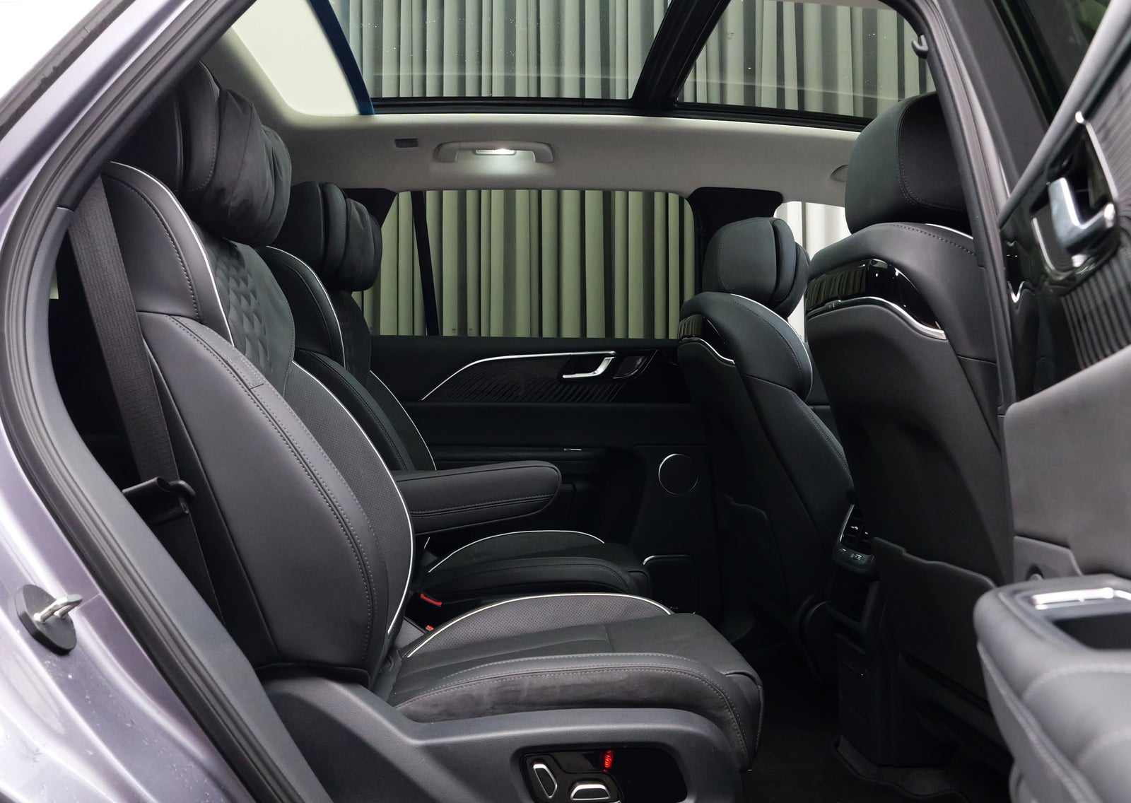 Hongqi E-HS9 Exclusive