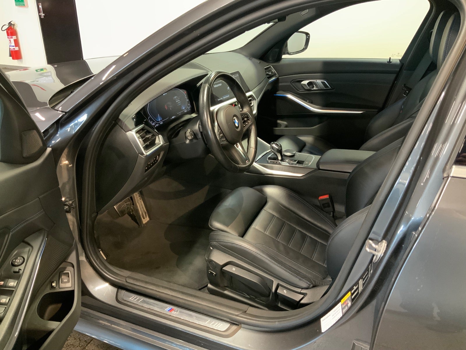 BMW 330e (6/8)