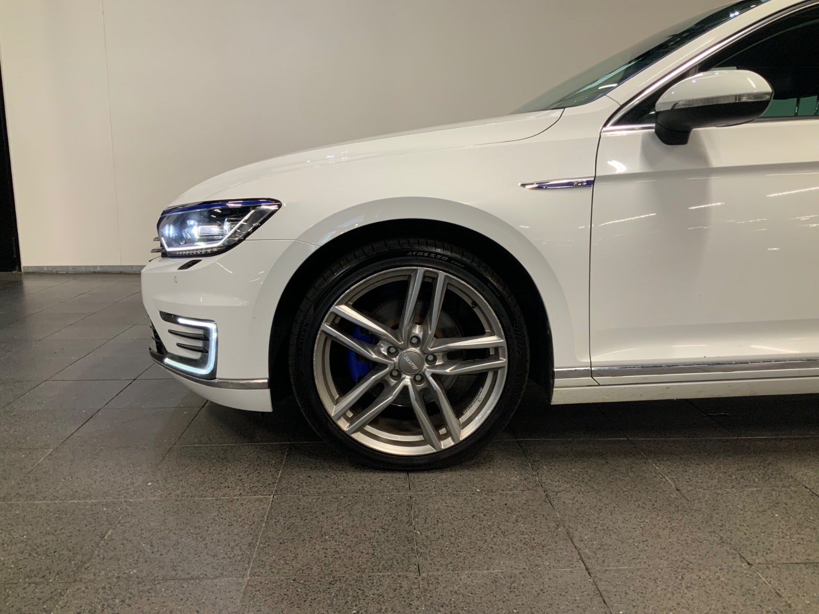 VW Passat (3/8)