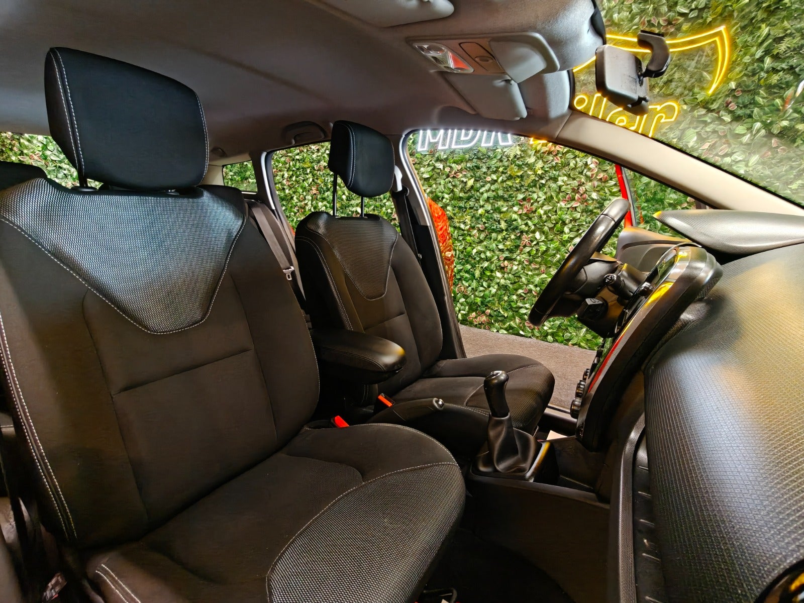 Billede af Renault Clio IV 1,2 16V Authentique Sport Tourer
