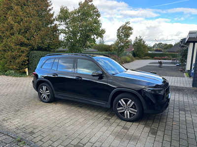 Mercedes EQB300  4Matic 5d