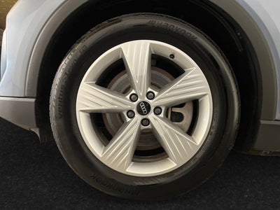 Audi Q4 e-tron Attraction Van