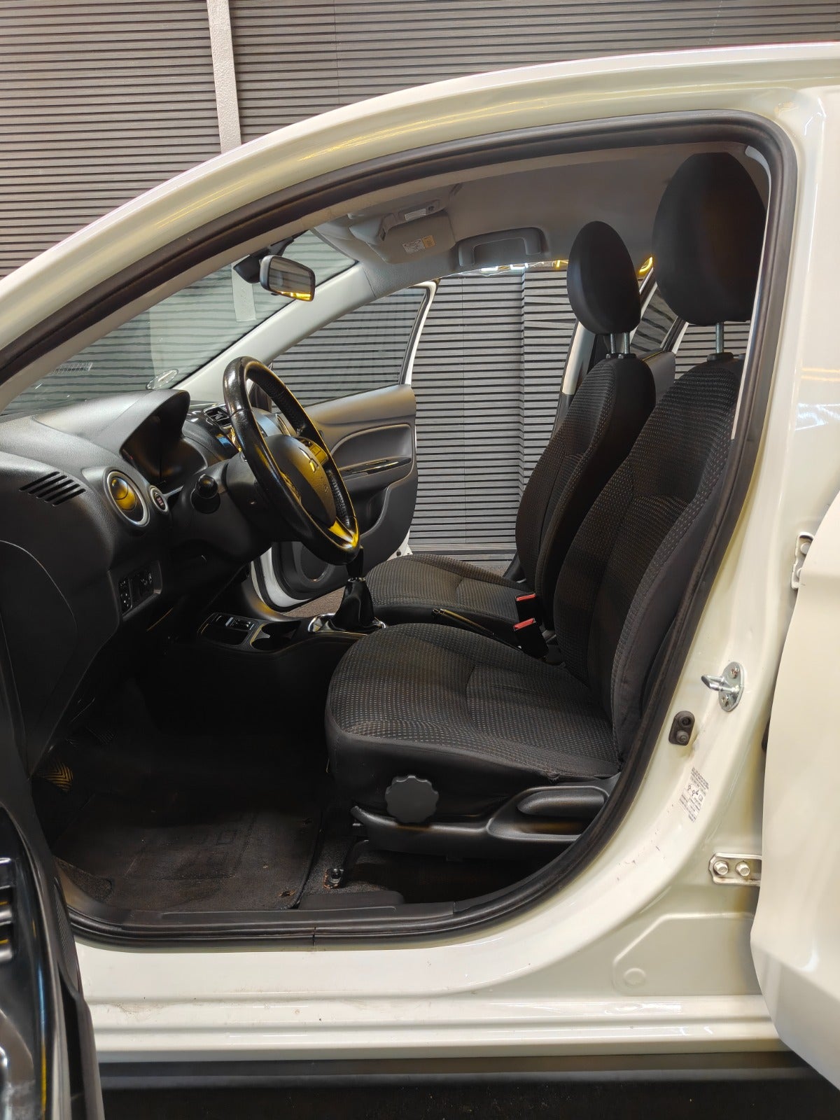 Billede af Mitsubishi Space Star 1,2 Black & White