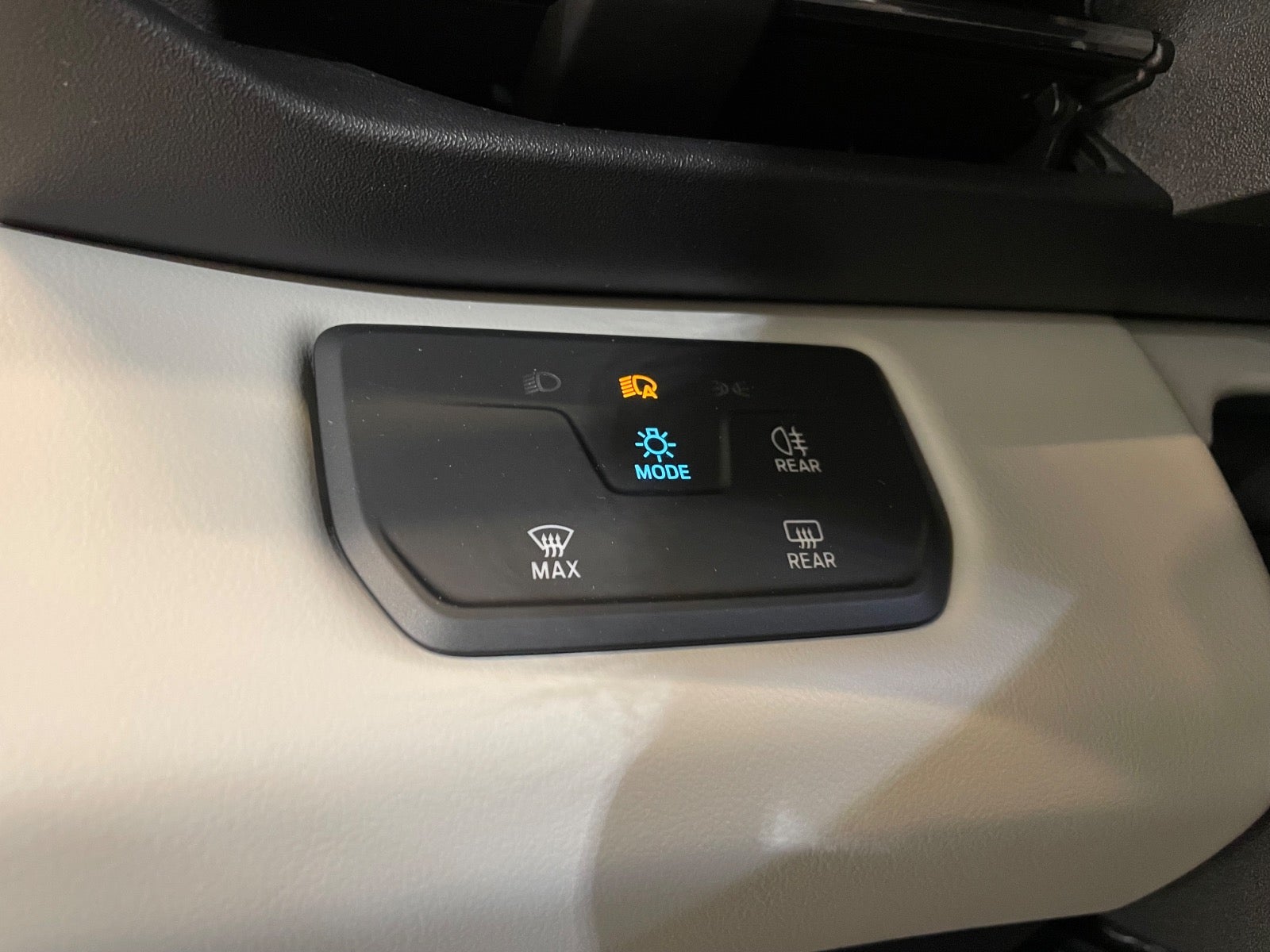 Ford Explorer Select Extended Range