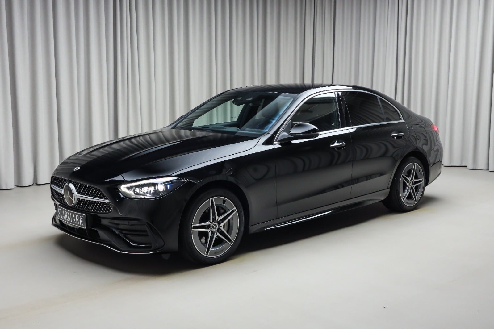 Mercedes-Benz C 300 e (1/8)