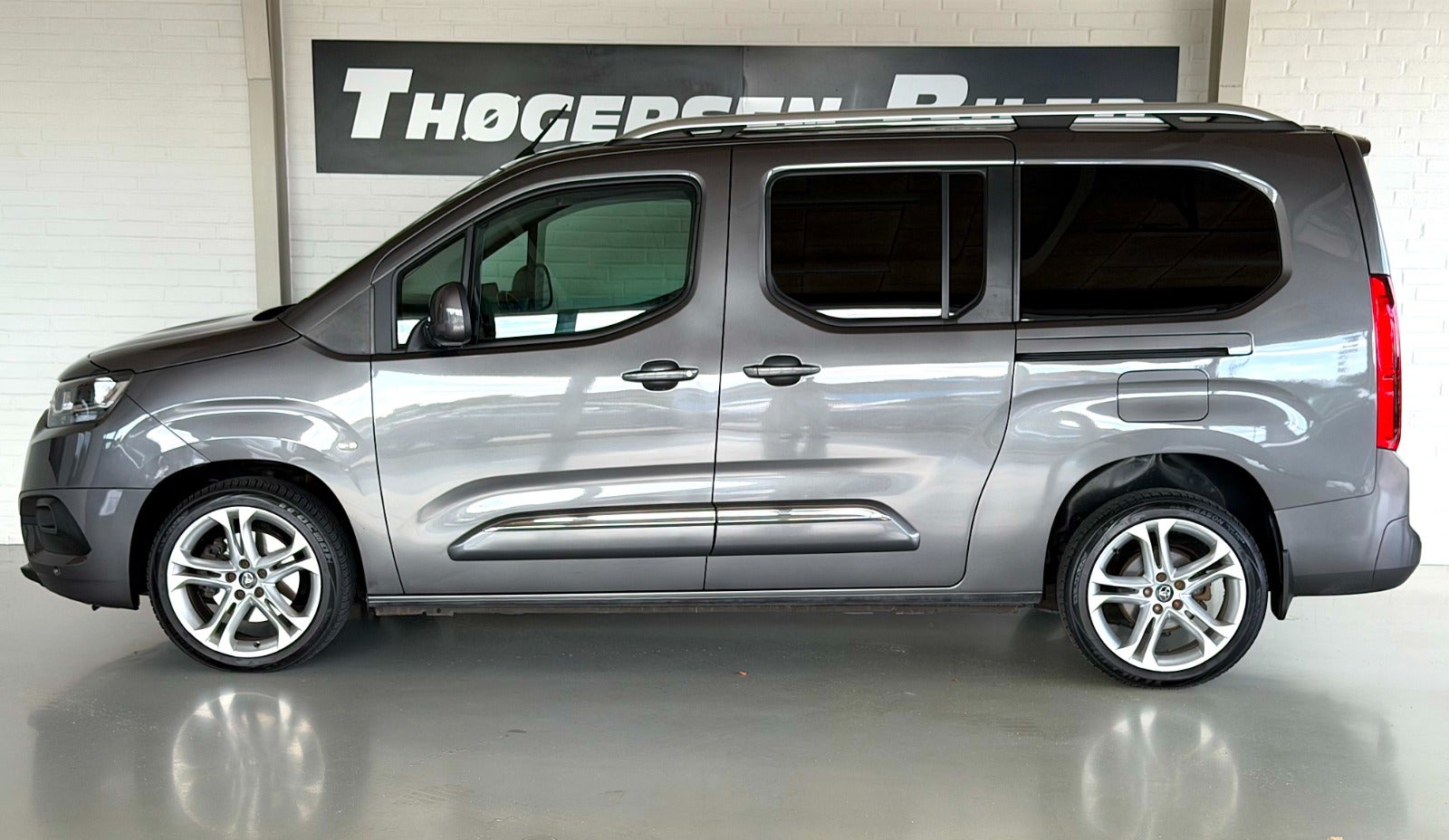Billede af Toyota ProAce City Verso 1,2 T 110 Long Family Van