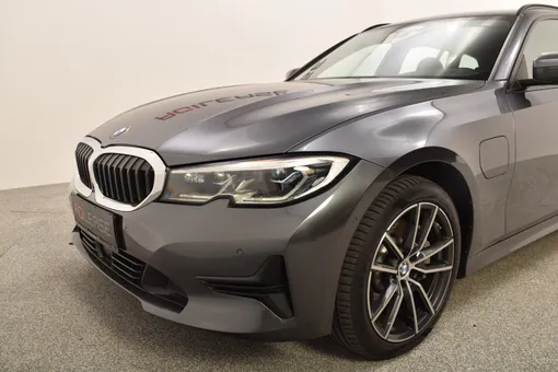 BMW 330e Touring Sport Line aut.