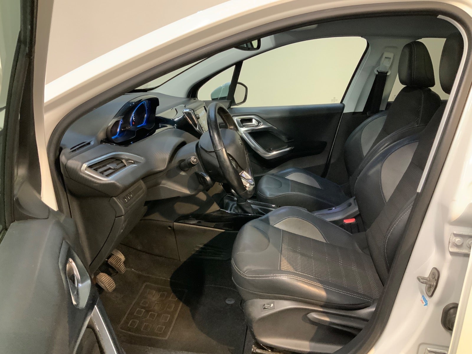 Peugeot 2008 (6/8)