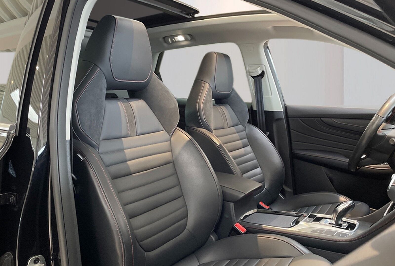 MG EHS PHEV Luxury