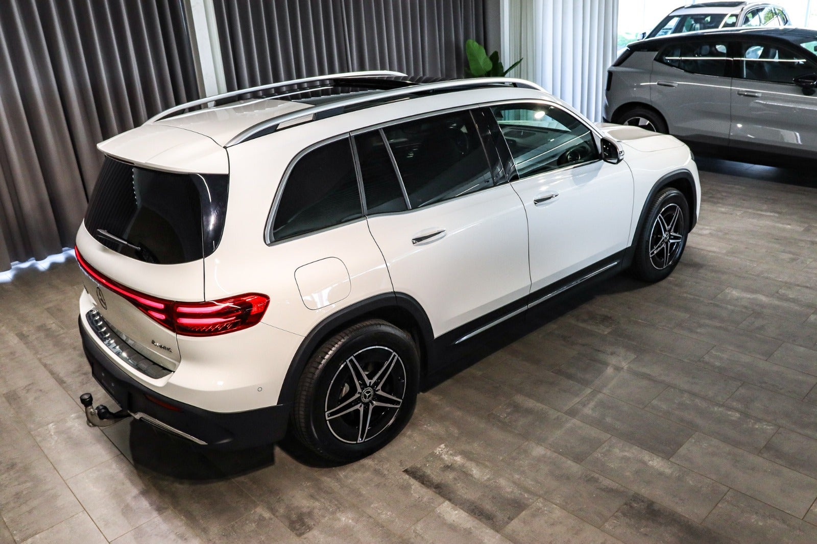 Billede af Mercedes EQB300  AMG Premium 4Matic