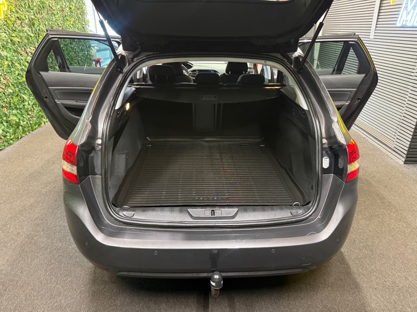 Billede af Peugeot 308 1,5 BlueHDi 130 Allure Sky SW