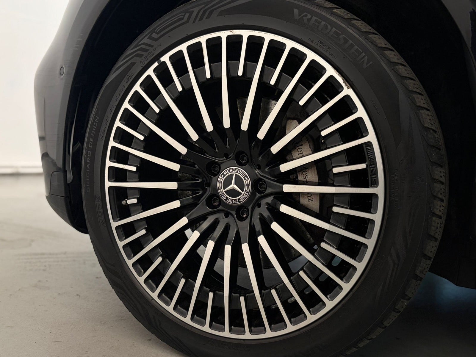 Mercedes – EQC400