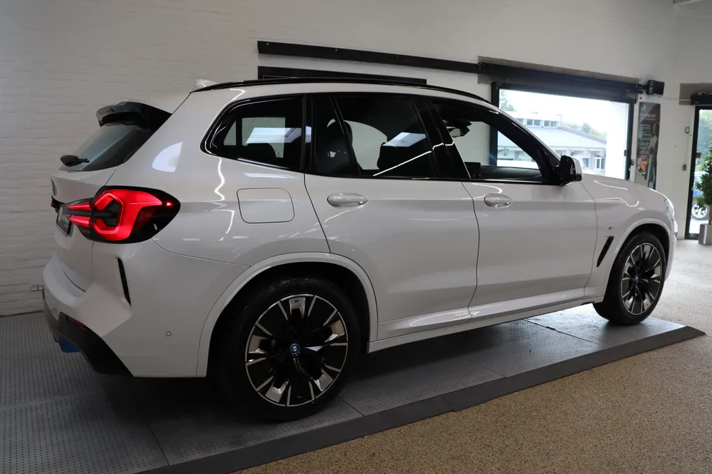 BMW iX3 Charged Plus M-Sport