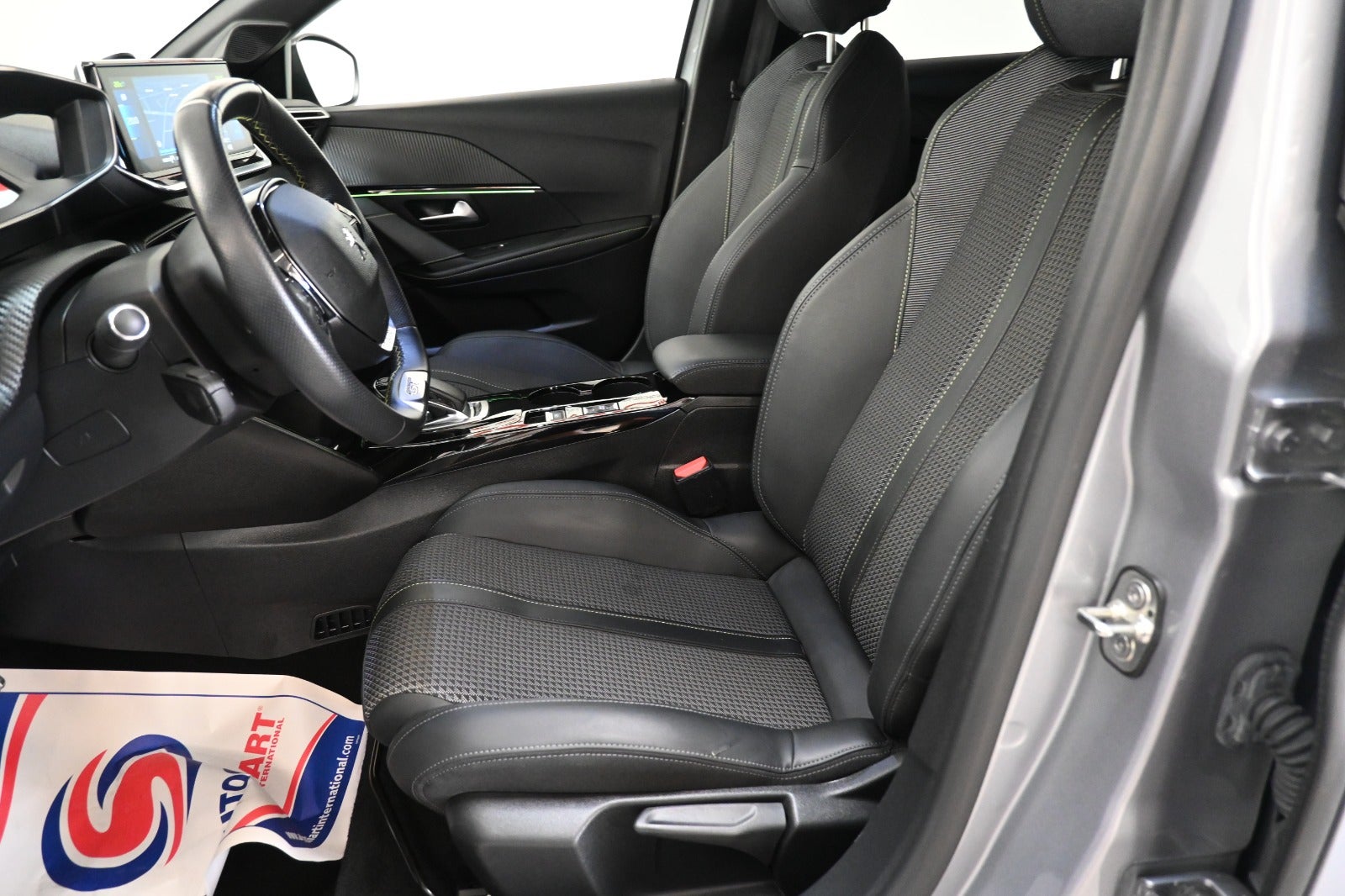 Peugeot e-208 GT