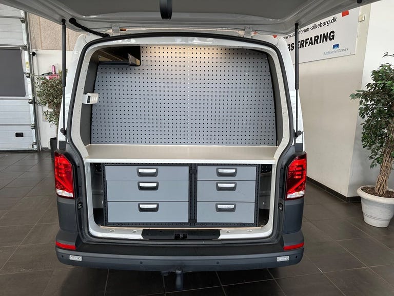 VW Transporter TDi 150 Kassevogn DSG lang