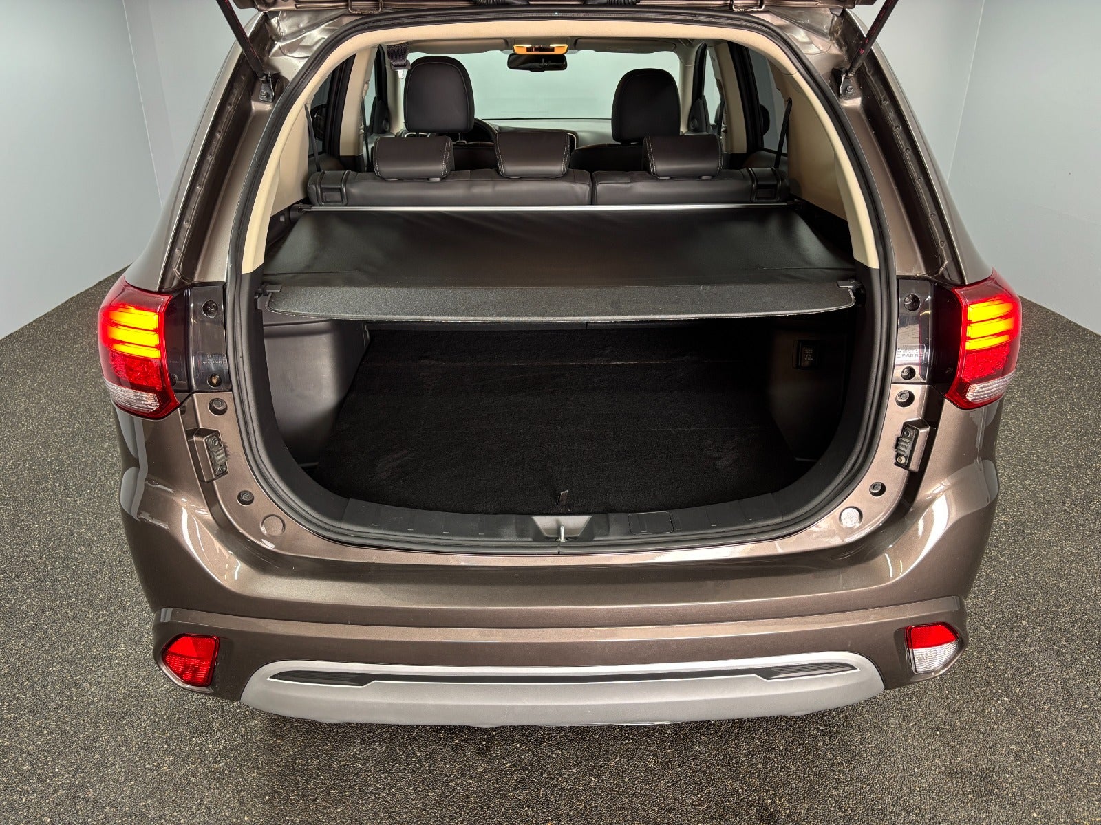 Billede af Mitsubishi Outlander 2,4 PHEV Invite CVT 4WD