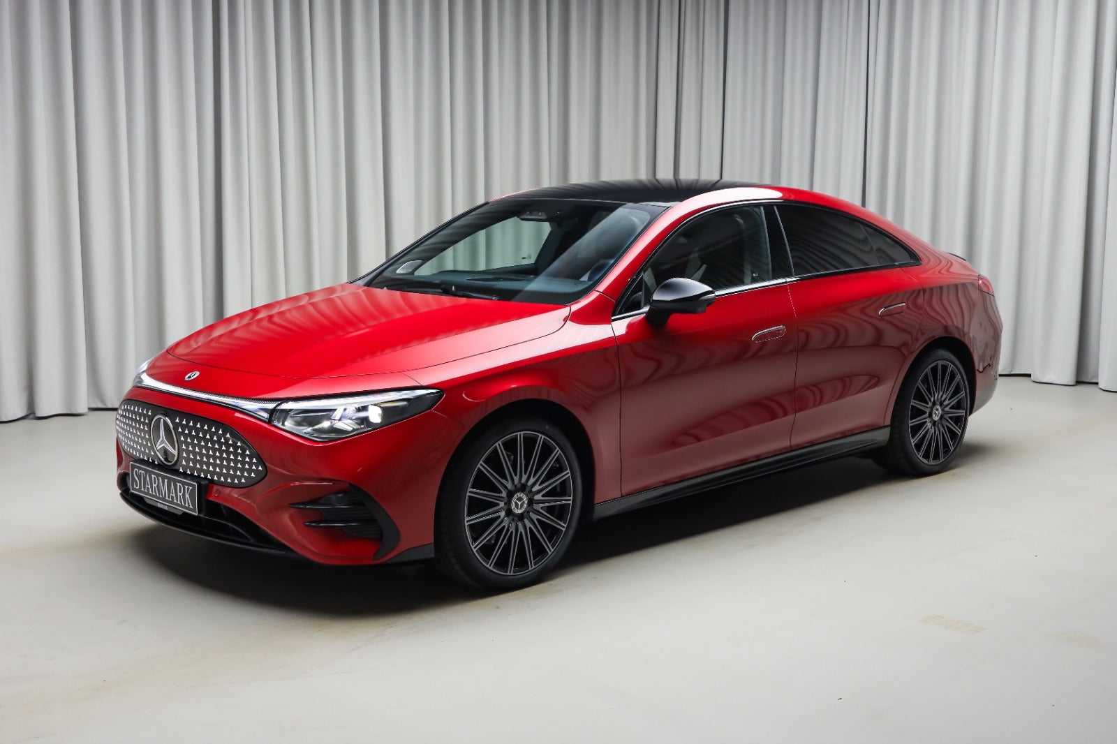 Mercedes-Benz CLA 200 (1/8)