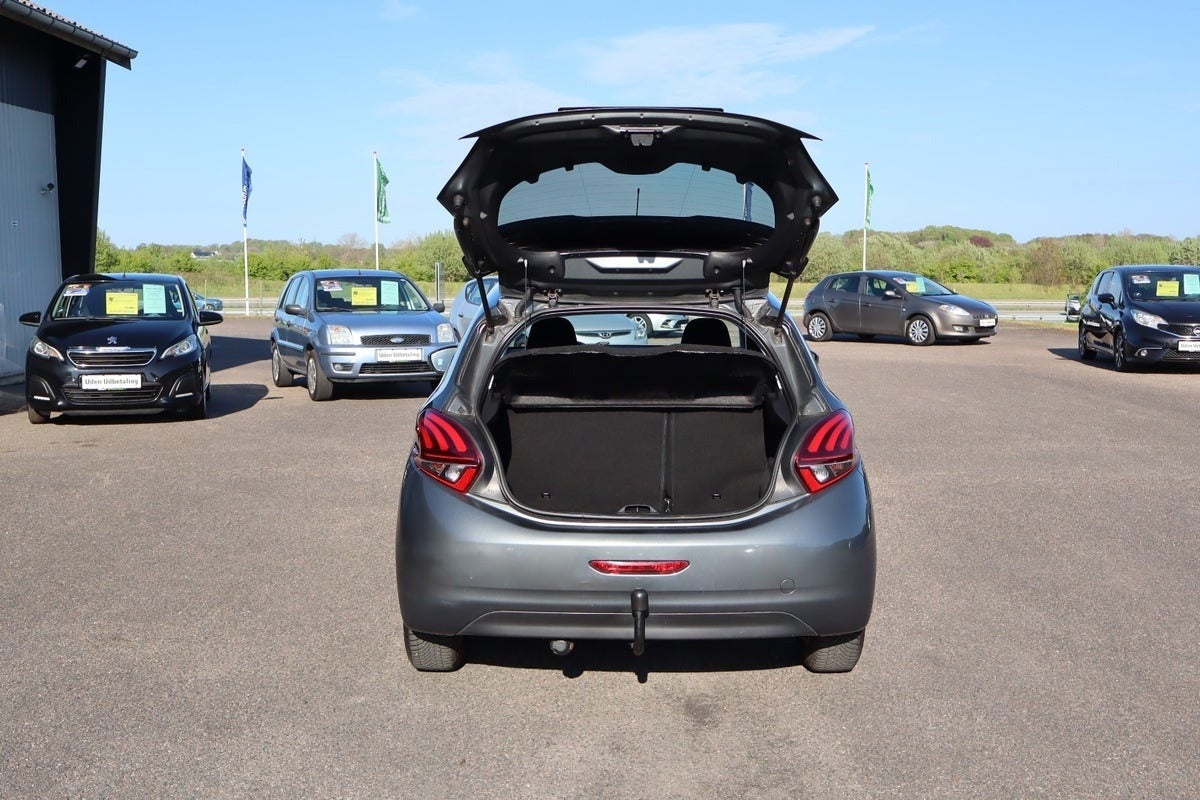 Billede af Peugeot 208 1,6 BlueHDi 100 Allure Sky