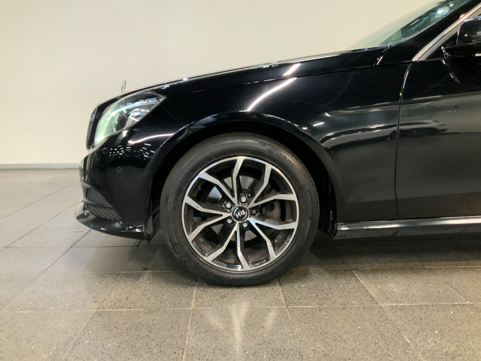 Mercedes-Benz E 220 (4/8)