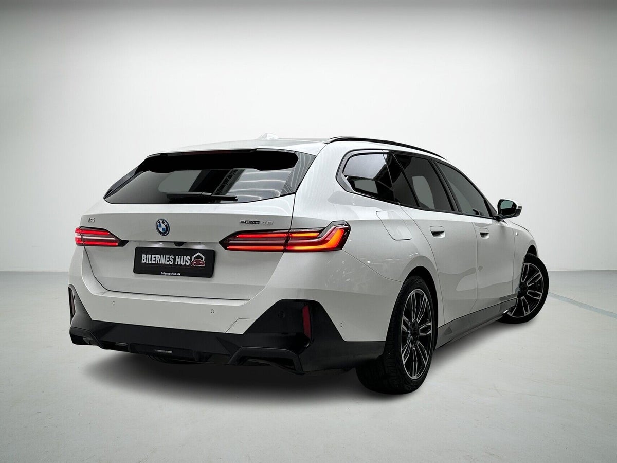 BMW i5 eDrive40 Touring M-Sport billede 2