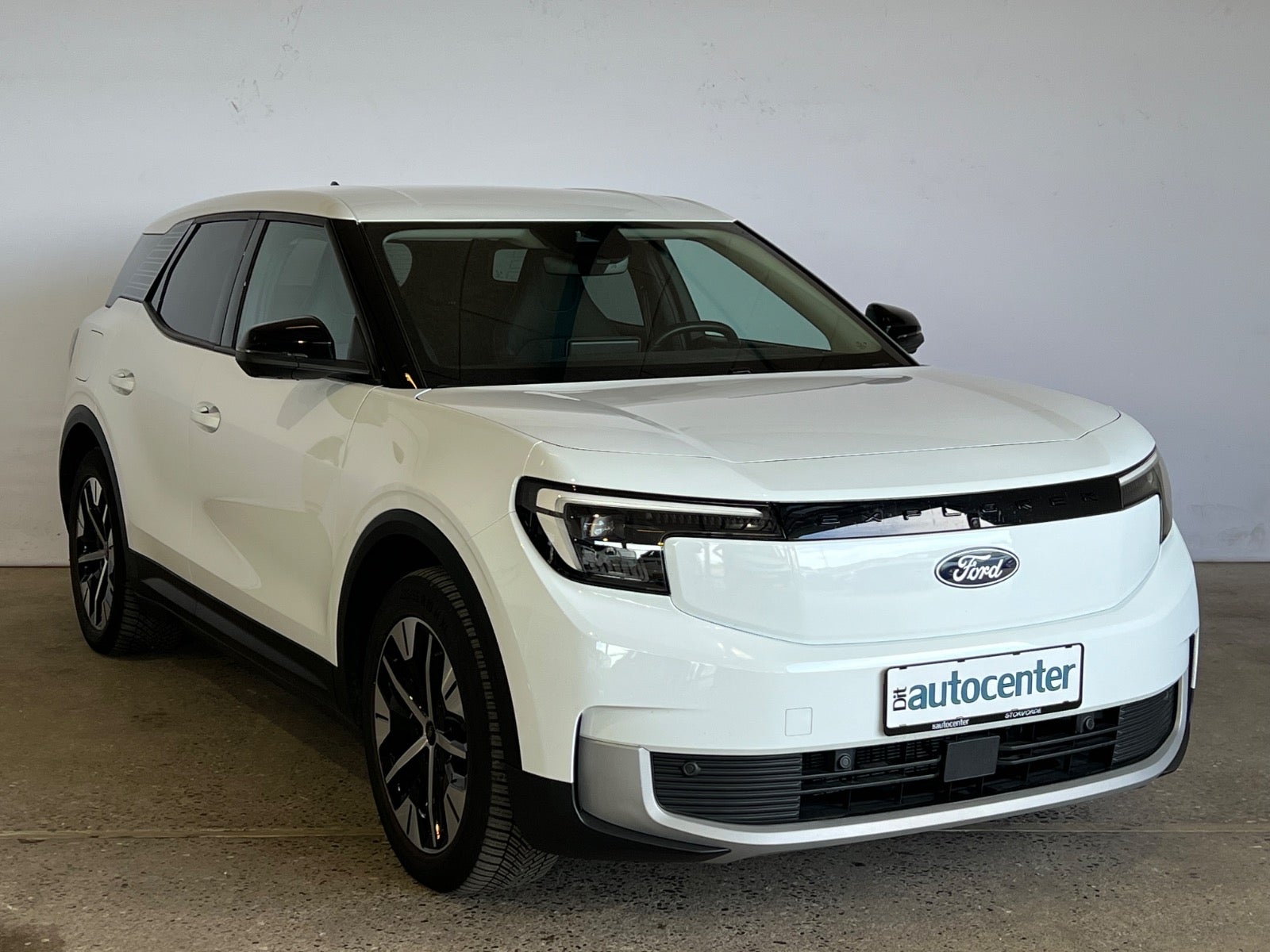 Ford Explorer Select Extended Range