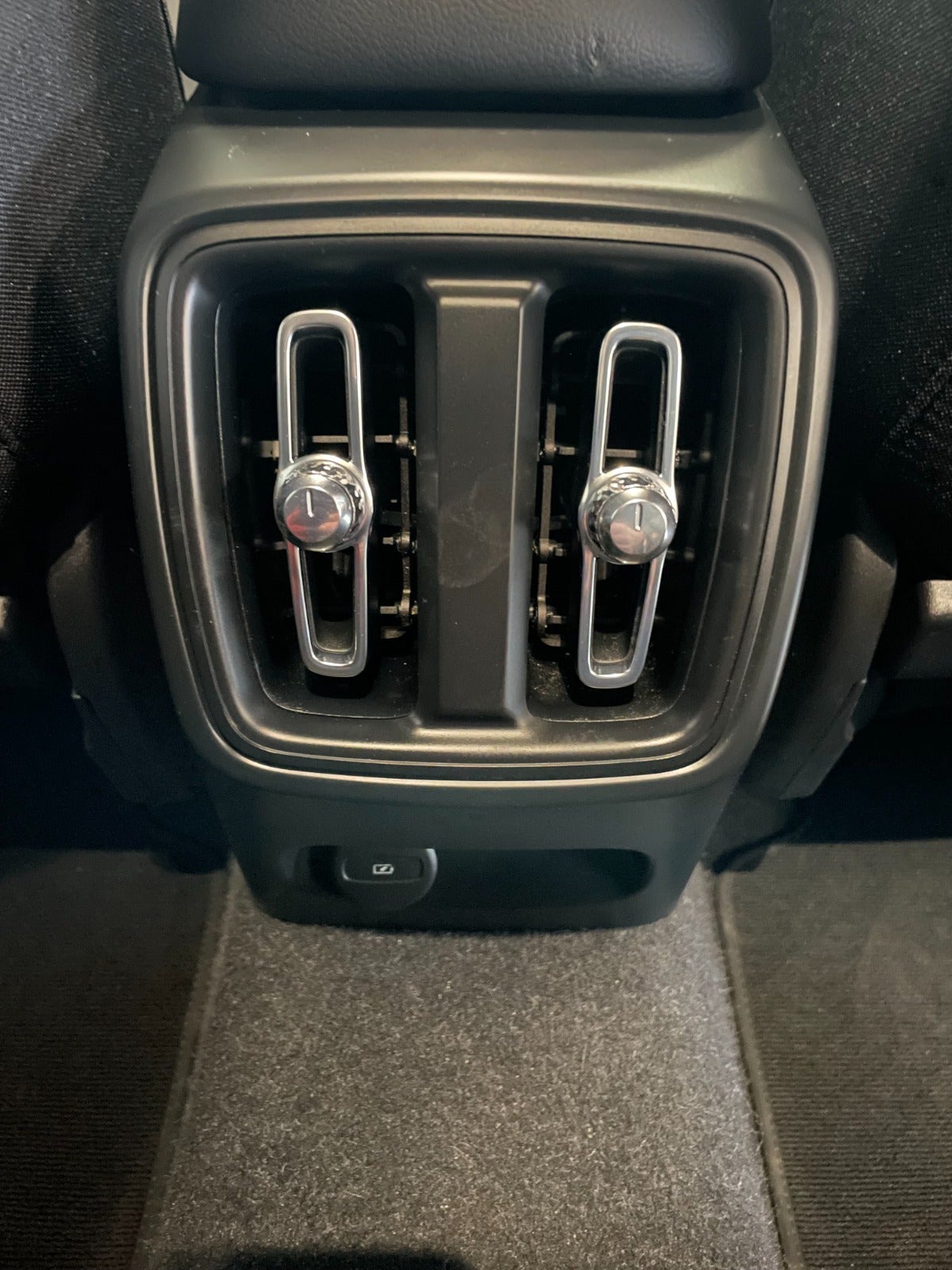 Billede af Volvo XC40  P6 ReCharge Core