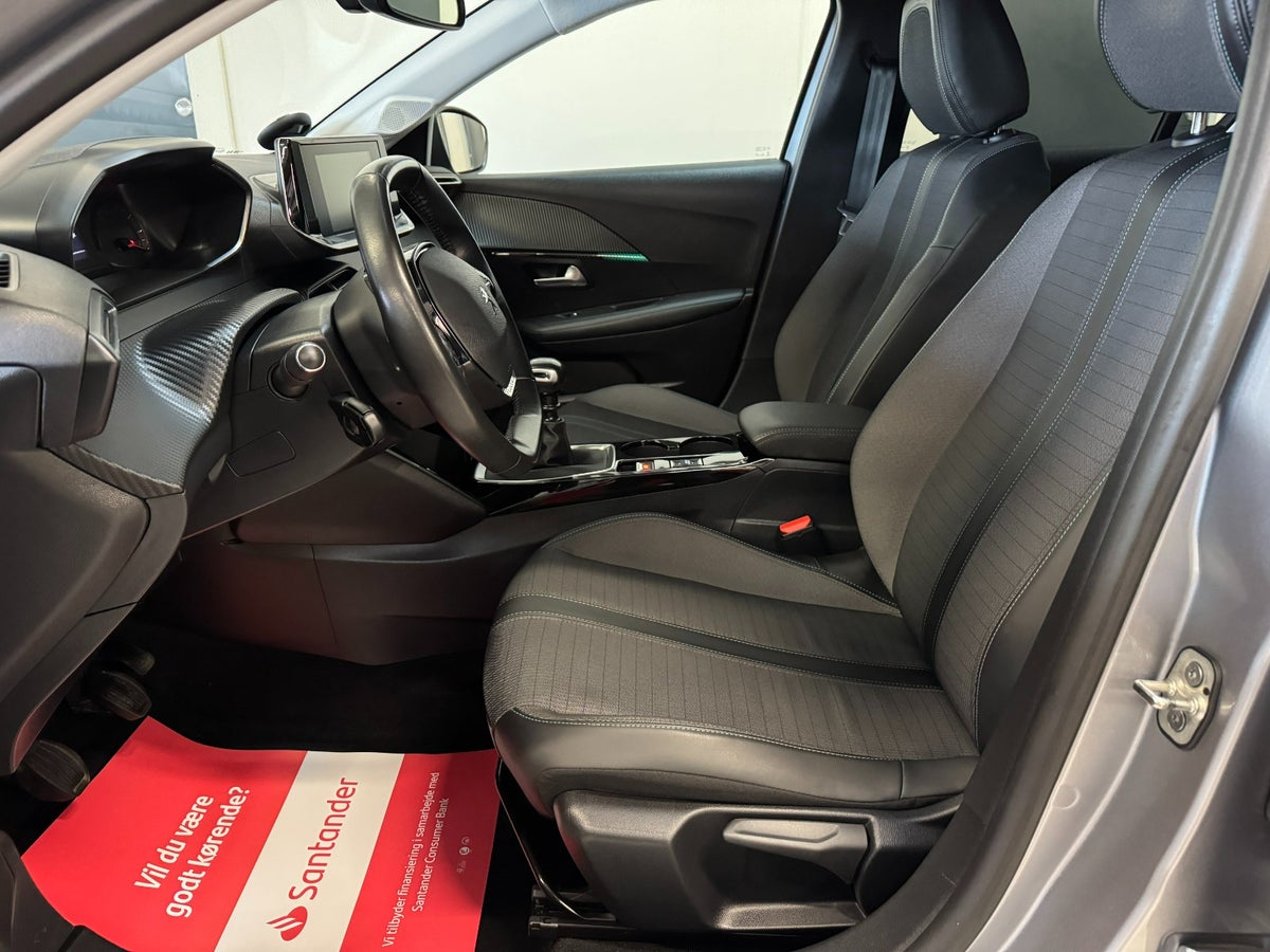 Peugeot 208 PureTech 100 Evolution Peugeot 208 PureTech 100 Evolution