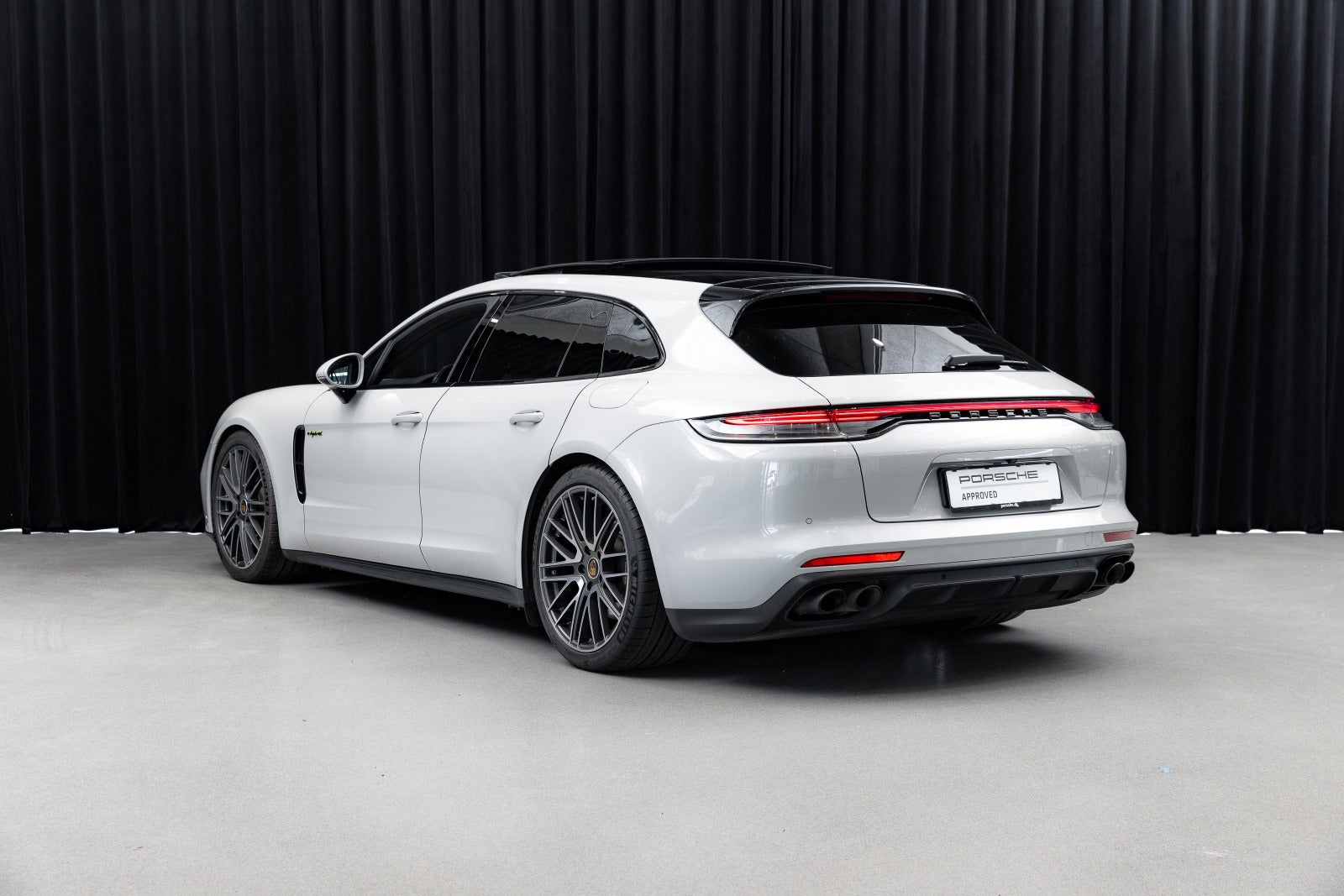 Gallery image 6 of 18