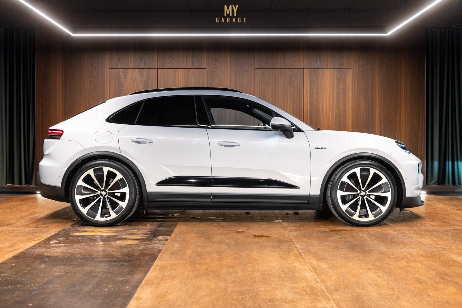 Porsche Macan 4 -