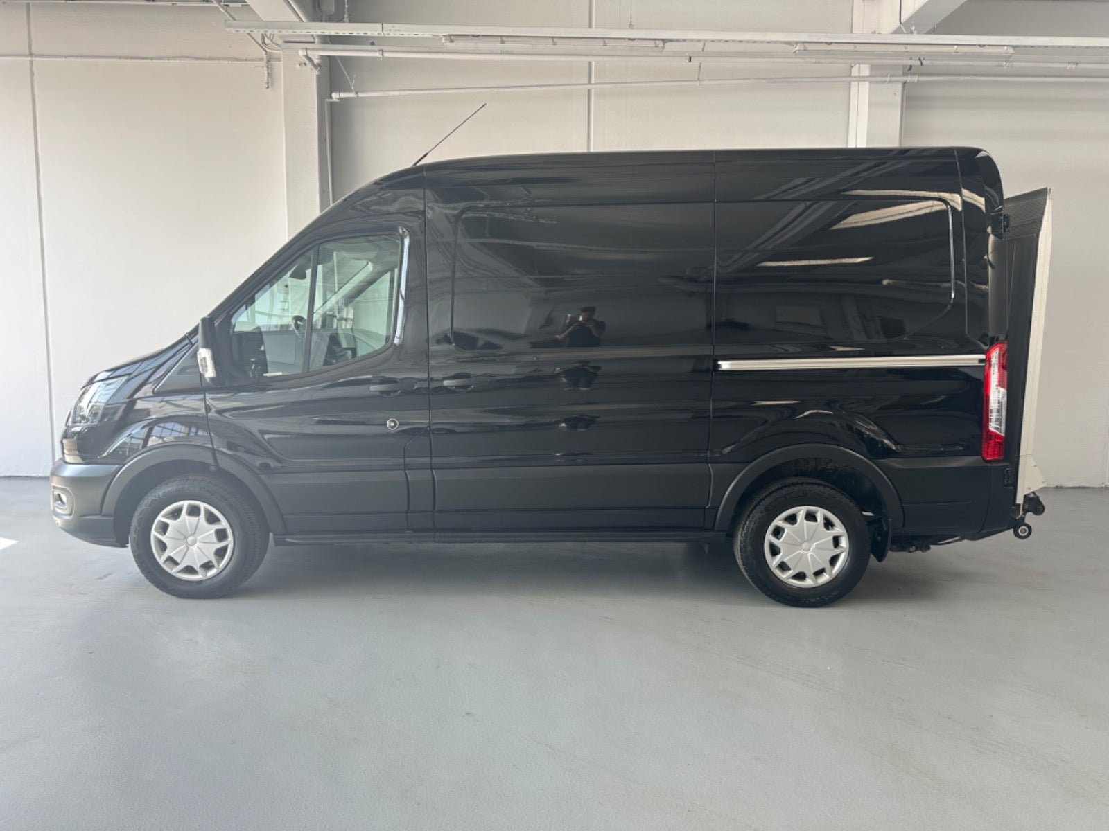 Billede af Ford Transit 350 L2 Van 2,0 TDCi 130 Trend aut. H2 FWD