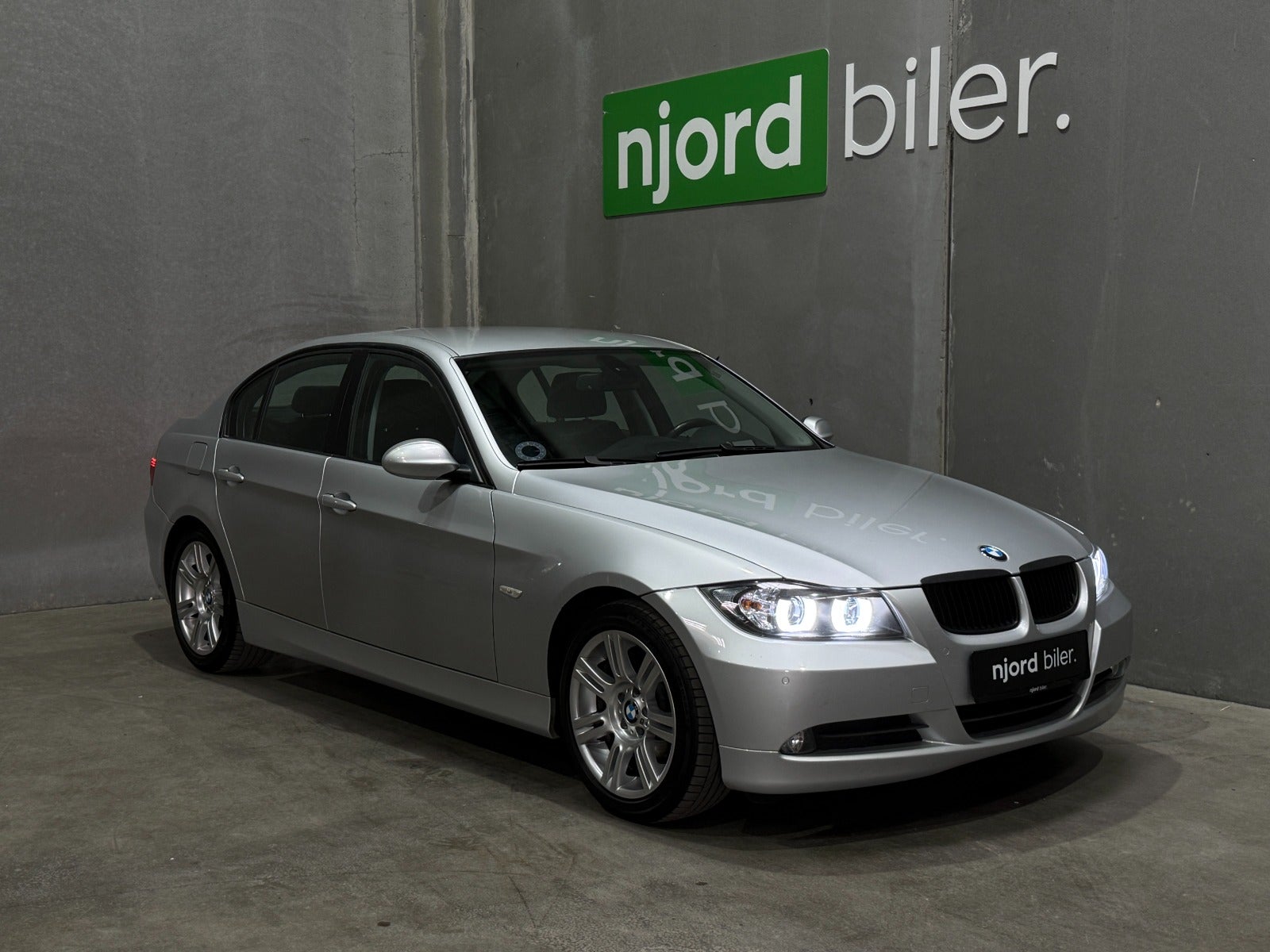 BMW 320i